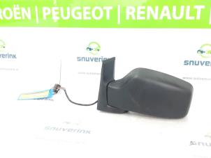 Used Wing mirror, left Peugeot 806 2.0 16V Price € 70,00 Margin scheme offered by Snuverink Autodemontage