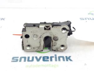 Used Door lock mechanism 2-door, right Iveco New Daily V 35C15V, 40C15V Price € 54,45 Inclusive VAT offered by Snuverink Autodemontage