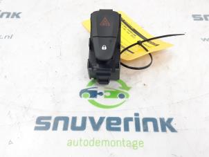 Used Panic lighting switch Renault Megane III Grandtour (KZ) 1.5 dCi 110 Price € 10,00 Margin scheme offered by Snuverink Autodemontage