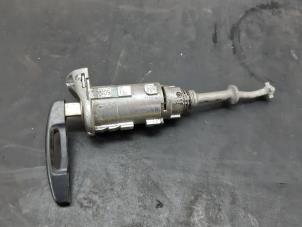 Used Door lock cylinder, left Renault Megane III Grandtour (KZ) 1.5 dCi 110 Price € 35,00 Margin scheme offered by Snuverink Autodemontage