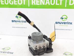 Used ABS pump Renault Clio IV (5R) 1.5 Energy dCi 90 FAP Price € 75,00 Margin scheme offered by Snuverink Autodemontage