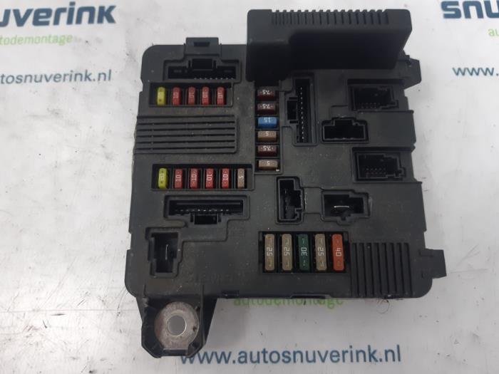 Fuse box Renault Megane Scénic 1.6 RT 8200306033A SIEMENS