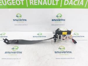 Used Rear seatbelt, left Renault Clio III (BR/CR) 1.2 16V TCe 100 Price € 45,00 Margin scheme offered by Snuverink Autodemontage