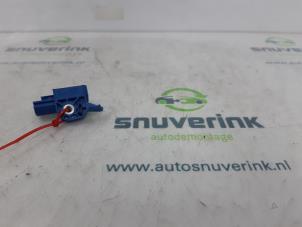 Used Airbag sensor Renault Clio III (BR/CR) 1.2 16V TCe 100 Price € 20,00 Margin scheme offered by Snuverink Autodemontage