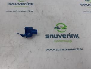 Used Airbag sensor Renault Clio III (BR/CR) 1.2 16V TCe 100 Price € 20,00 Margin scheme offered by Snuverink Autodemontage