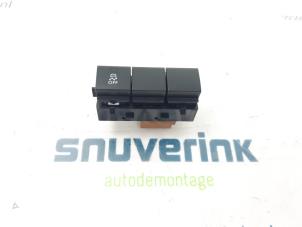 Used ESP switch Peugeot Expert (VA/VB/VE/VF/VY) 2.0 Blue HDi 120 16V Price € 18,15 Inclusive VAT offered by Snuverink Autodemontage