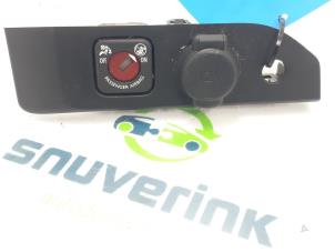 Used Airbag switch Peugeot Expert (VA/VB/VE/VF/VY) 2.0 Blue HDi 120 16V Price € 18,15 Inclusive VAT offered by Snuverink Autodemontage