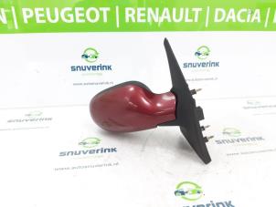 Używane Lusterko zewnetrzne prawe Renault Scénic I (JA) 1.6 16V Cena € 22,00 Procedura marży oferowane przez Snuverink Autodemontage