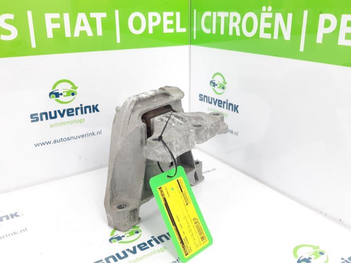 Used Engine mount Opel Vivaro 1.5 CDTI 120 Price € 43,55 Inclusive VAT offered by Snuverink Autodemontage