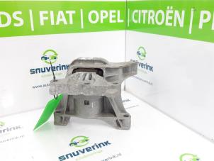 Engine mount from a Opel Vivaro 1.5 CDTI 120 2019