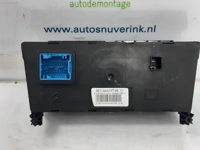 Panel de control de calefacción de un Peugeot 308 (4A/C) 1.6 HDi 16V FAP 2012