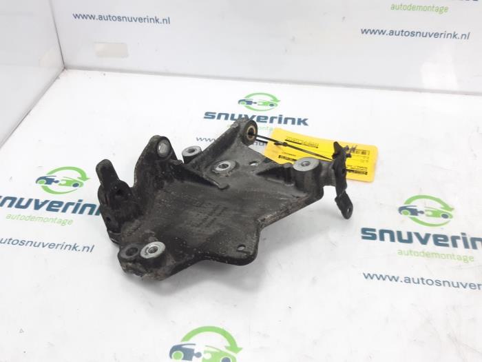 Usagé Support dynamo haut Renault Zoé (AG) R135 Prix € 42,33 Prix TTC proposé par Snuverink Autodemontage