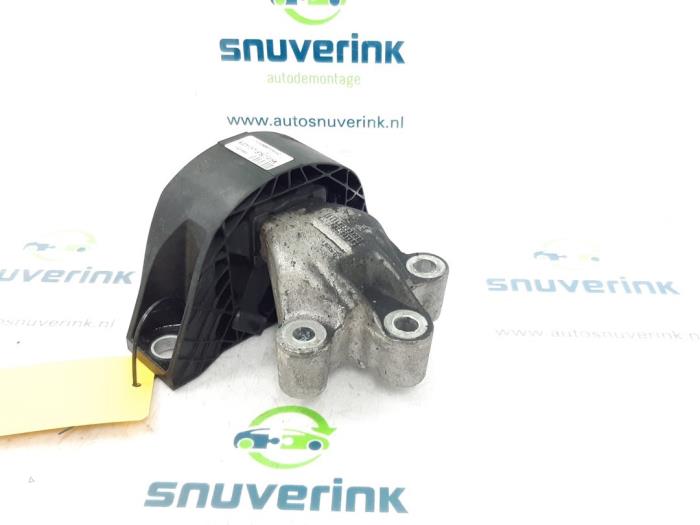 Used Engine mount Renault Zoé (AG) R135 Price € 54,44 Inclusive VAT offered by Snuverink Autodemontage