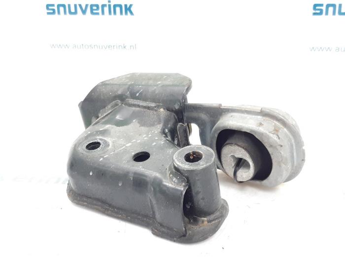Usagé Support moteur Renault Kadjar (RFEH) 1.3 TCE 140 FAP 16V Prix € 29,99 Règlement à la marge proposé par Snuverink Autodemontage