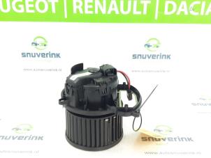 Usagé Moteur de ventilation chauffage Renault Kadjar (RFEH) 1.3 TCE 140 FAP 16V Prix € 100,00 Règlement à la marge proposé par Snuverink Autodemontage