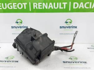 Usados Caja de fusibles Renault Twingo II (CN) 1.2 16V Precio € 40,00 Norma de margen ofrecido por Snuverink Autodemontage
