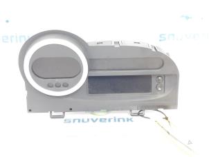 Used Instrument panel Renault Twingo II (CN) 1.5 dCi 90 FAP Price € 75,00 Margin scheme offered by Snuverink Autodemontage