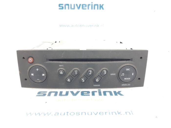 Radio from a Renault Clio III (BR/CR) 1.5 dCi 105 2006