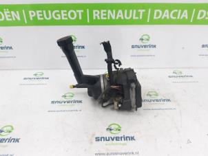 Usados Bomba de dirección asistida Peugeot 308 (4A/C) 1.6 VTI 16V Precio € 75,00 Norma de margen ofrecido por Snuverink Autodemontage