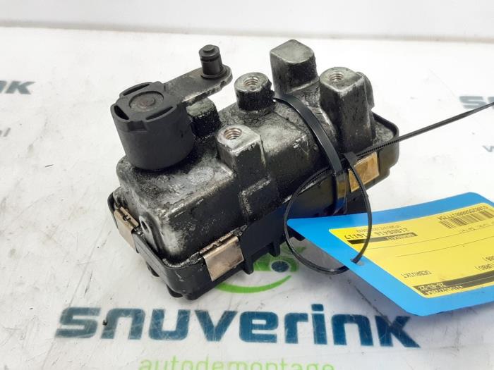 Actuator electric (Turbo) from a Peugeot 607 (9D/U) 2.7 HDi V6 24V 2006