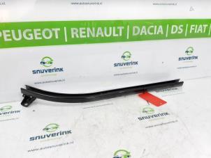 Gebrauchte Schiebetür Schiene rechts Citroen Berlingo 1.6i Preis € 78,65 Mit Mehrwertsteuer angeboten von Snuverink Autodemontage