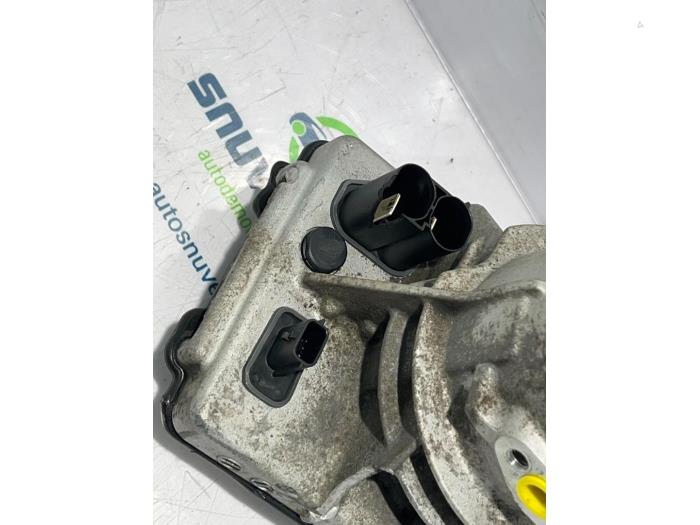 Power steering pump from a Opel Vivaro 1.6 CDTi BiTurbo 145 2019
