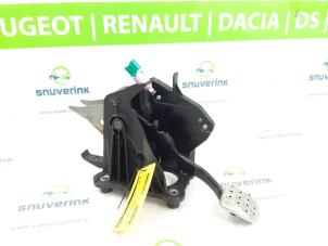 Used Brake pedal Renault Laguna Coupé (DT) 2.0 Turbo 16V GT Price on request offered by Snuverink Autodemontage