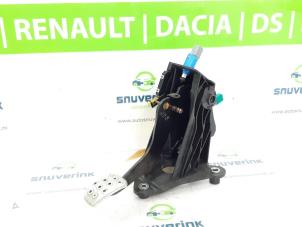 Used Clutch pedal Renault Laguna Coupé (DT) 2.0 Turbo 16V GT Price € 60,00 Margin scheme offered by Snuverink Autodemontage