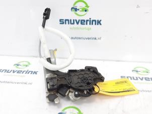 Used Rear seat lock Renault Laguna Coupé (DT) 2.0 Turbo 16V GT Price € 50,00 Margin scheme offered by Snuverink Autodemontage