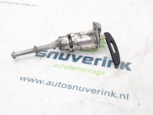 Used Door lock cylinder, left Renault Laguna Coupé (DT) 2.0 Turbo 16V GT Price € 50,00 Margin scheme offered by Snuverink Autodemontage