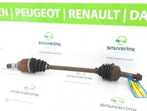 Usagé Cardan gauche (transmission) Peugeot 107 1.0 12V Prix € 30,00 Règlement à la marge proposé par Snuverink Autodemontage