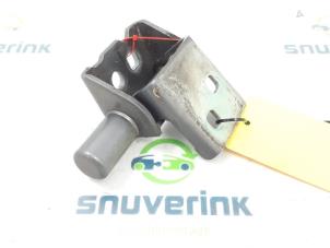 Used Front door hinge, right Renault Clio III (BR/CR) 1.2 16V 75 Price € 25,00 Margin scheme offered by Snuverink Autodemontage