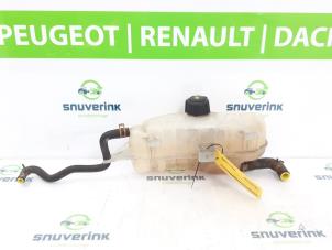 Używane Zbiornik rozprezny Renault Clio III (BR/CR) 1.2 16V 75 Cena € 20,00 Procedura marży oferowane przez Snuverink Autodemontage