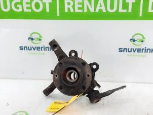 Usagé Fusée avant droit Renault Twingo II (CN) 1.2 Prix € 25,00 Règlement à la marge proposé par Snuverink Autodemontage