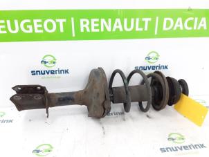 Gebrauchte Stoßdämpferstrebe rechts vorne Renault Twingo II (CN) 1.2 Preis € 40,00 Margenregelung angeboten von Snuverink Autodemontage