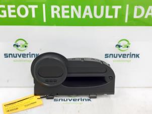 Used Instrument panel Renault Twingo II (CN) 1.2 Price € 65,00 Margin scheme offered by Snuverink Autodemontage