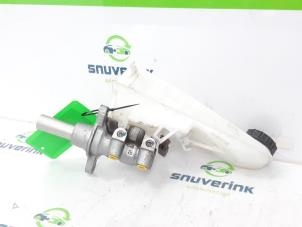 Used Master cylinder Opel Vivaro 2.0 CDTI 122 Price € 48,40 Inclusive VAT offered by Snuverink Autodemontage