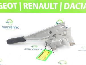 Used Parking brake lever Opel Vivaro 2.0 CDTI 122 Price € 48,40 Inclusive VAT offered by Snuverink Autodemontage