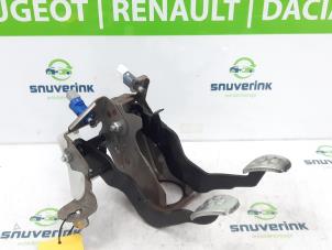 Usados Pedal de embrague Renault Wind (EN/E4) 1.2 16V GT TCE eco2 Precio de solicitud ofrecido por Snuverink Autodemontage