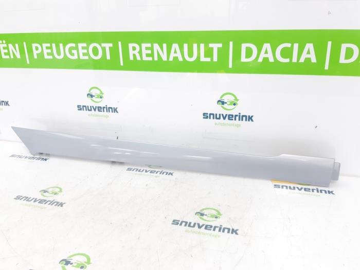 Używane Listwa ozdobna Renault Wind (EN/E4) 1.2 16V GT TCE eco2 Cena € 42,50 Procedura marży oferowane przez Snuverink Autodemontage