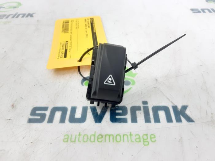 Usados Interruptor ESP Renault Wind (EN/E4) 1.2 16V GT TCE eco2 Precio € 15,00 Norma de margen ofrecido por Snuverink Autodemontage