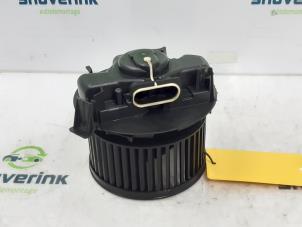 Usados Motor de ventilador de calefactor Renault Twingo II (CN) 1.2 16V Precio € 45,00 Norma de margen ofrecido por Snuverink Autodemontage