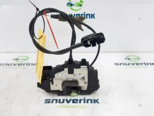 Used Door lock mechanism 2-door, right Renault Clio III (BR/CR) 1.2 16V Tce Price on request offered by Snuverink Autodemontage