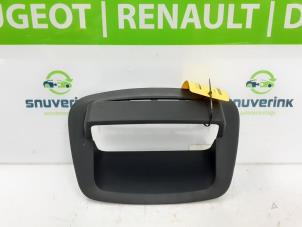 Usados Pieza de salpicadero Renault Megane III Grandtour (KZ) 1.5 dCi 110 Precio de solicitud ofrecido por Snuverink Autodemontage