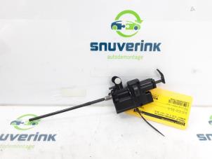 Used Tank flap lock motor Renault Clio IV (5R) 0.9 Energy TCE 90 12V Price € 40,00 Margin scheme offered by Snuverink Autodemontage