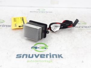 Used Heater resistor Renault Clio IV (5R) 0.9 Energy TCE 90 12V Price € 30,00 Margin scheme offered by Snuverink Autodemontage