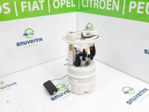 Używane Elektryczna pompa paliwa Renault Clio IV (5R) 0.9 Energy TCE 90 12V Cena € 35,00 Procedura marży oferowane przez Snuverink Autodemontage