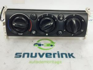 Usagé Panneau de commandes chauffage Mini Mini Cooper S (R53) 1.6 16V Prix sur demande proposé par Snuverink Autodemontage