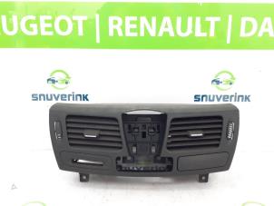 Used Dashboard vent Renault Laguna III Estate (KT) 2.0 dCi 16V 130 Price € 40,00 Margin scheme offered by Snuverink Autodemontage