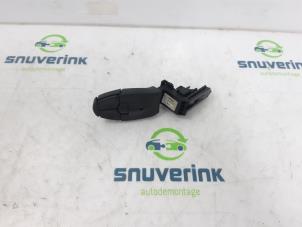 Used Steering wheel mounted radio control Peugeot 307 SW (3H) 1.6 16V Price € 25,00 Margin scheme offered by Snuverink Autodemontage